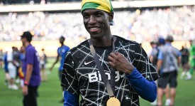 皇马焦点战：姆巴佩闪电破门，皇马连胜势头强劲，维尼修斯争议突破